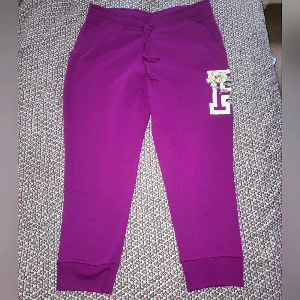 Vs pink skinny joggers, xl. NWT.
